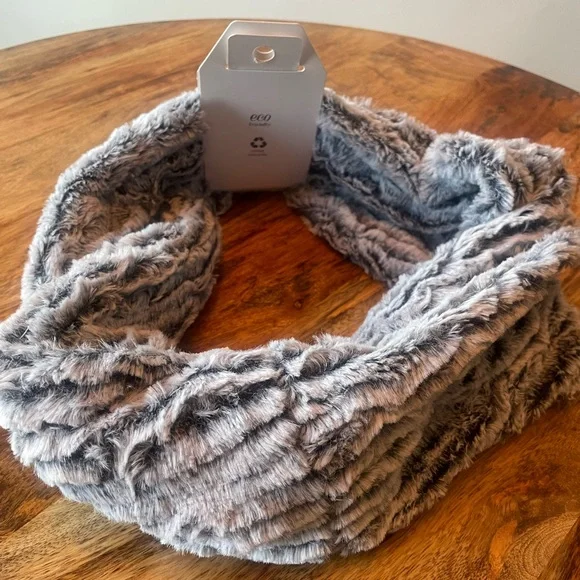 Mia & Tess wrap around neck scarf - Picture 2 of 12
